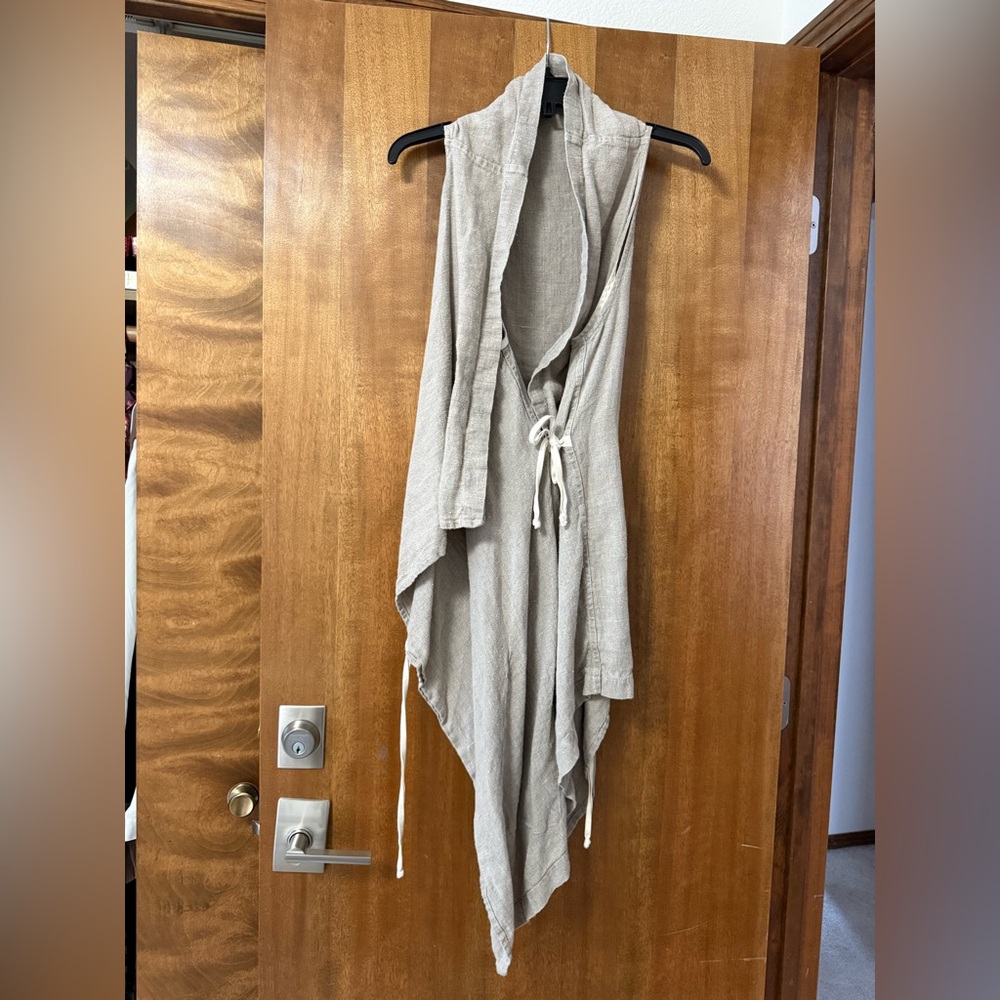 Bryan Walker 100% Linen tan/khaki Lagenlook vest with ties- super versatile